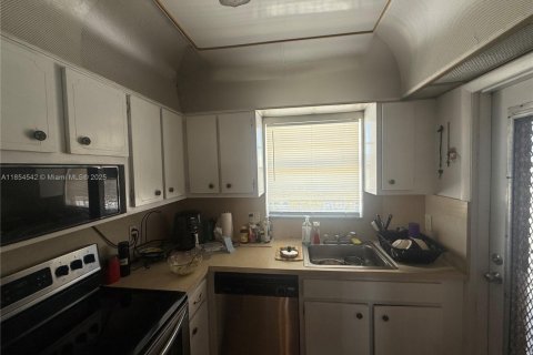 Copropriété à vendre à Hollywood, Floride: 2 chambres, 78.04 m2 № 1872497 - photo 14