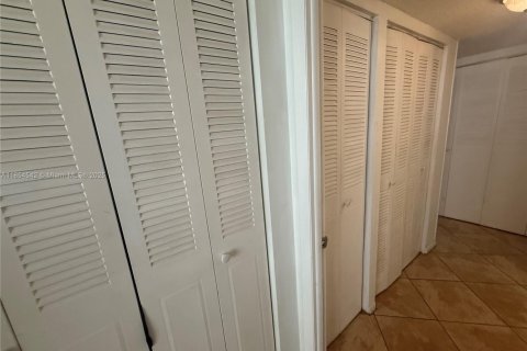 Copropriété à vendre à Hollywood, Floride: 2 chambres, 78.04 m2 № 1872497 - photo 5