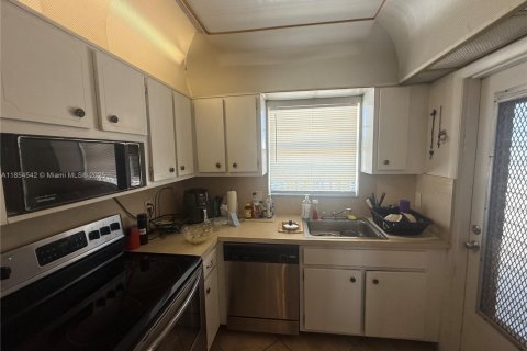 Copropriété à vendre à Hollywood, Floride: 2 chambres, 78.04 m2 № 1872497 - photo 1