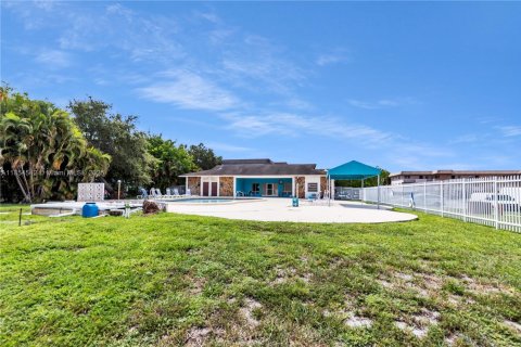 Copropriété à vendre à Hollywood, Floride: 2 chambres, 78.04 m2 № 1872497 - photo 17