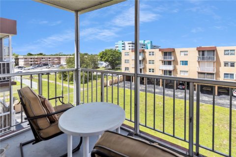 Copropriété à vendre à Hollywood, Floride: 2 chambres, 78.04 m2 № 1872497 - photo 15