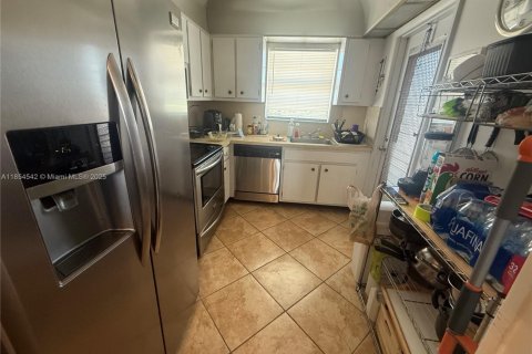 Copropriété à vendre à Hollywood, Floride: 2 chambres, 78.04 m2 № 1872497 - photo 2