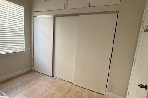 Снять в аренду виллу или дом в Уэстон, Флорида 4 спальни, 196.49м2, № 1965923 - фото 3