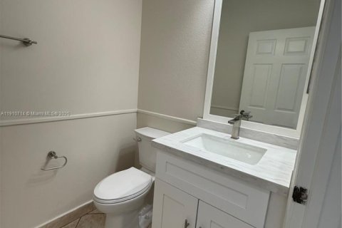 Снять в аренду виллу или дом в Уэстон, Флорида 4 спальни, 196.49м2, № 1965923 - фото 25