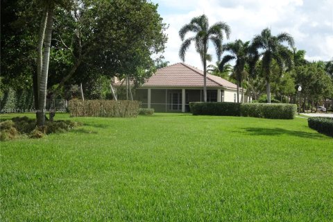 Снять в аренду виллу или дом в Уэстон, Флорида 4 спальни, 196.49м2, № 1965923 - фото 8