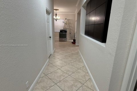 Снять в аренду виллу или дом в Уэстон, Флорида 4 спальни, 196.49м2, № 1965923 - фото 21