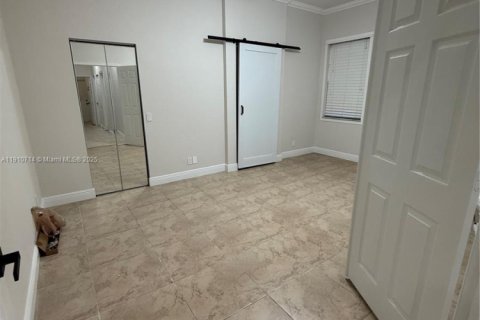 Снять в аренду виллу или дом в Уэстон, Флорида 4 спальни, 196.49м2, № 1965923 - фото 28