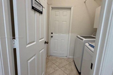 Снять в аренду виллу или дом в Уэстон, Флорида 4 спальни, 196.49м2, № 1965923 - фото 23