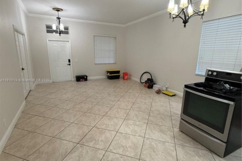 Снять в аренду виллу или дом в Уэстон, Флорида 4 спальни, 196.49м2, № 1965923 - фото 19