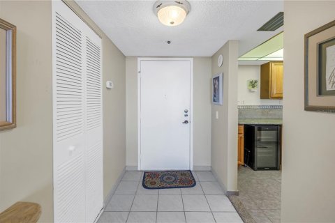 Condo in Saint Petersburg, Florida, 2 bedrooms № 2222426 - photo 4
