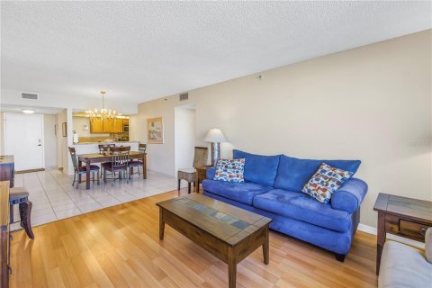 Condo in Saint Petersburg, Florida, 2 bedrooms № 2222426 - photo 14