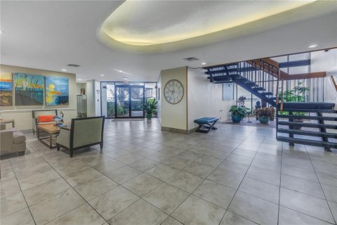 Condo in Saint Petersburg, Florida, 2 bedrooms № 2222426 - photo 28