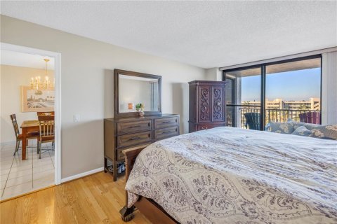 Condo in Saint Petersburg, Florida, 2 bedrooms № 2222426 - photo 17