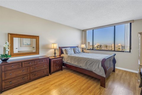 Condo in Saint Petersburg, Florida, 2 bedrooms № 2222426 - photo 23