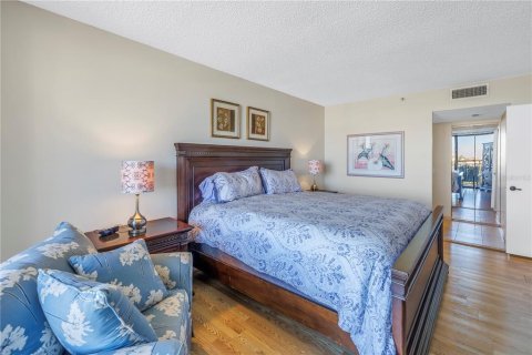 Condo in Saint Petersburg, Florida, 2 bedrooms № 2222426 - photo 18