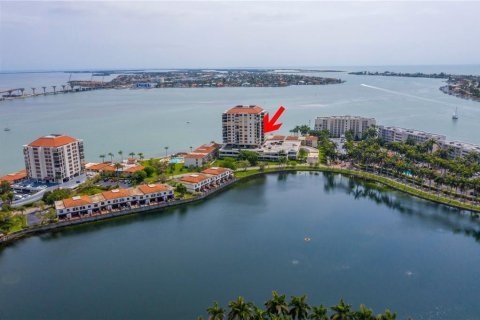 Condo in Saint Petersburg, Florida, 2 bedrooms № 2222426