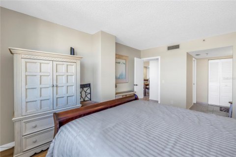 Condo in Saint Petersburg, Florida, 2 bedrooms № 2222426 - photo 24