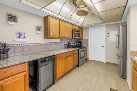 Condo in Saint Petersburg, Florida, 2 bedrooms № 2222426 - photo 5