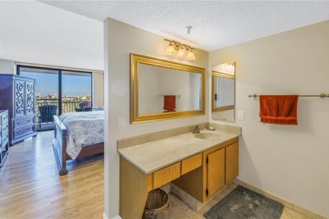 Condo in Saint Petersburg, Florida, 2 bedrooms № 2222426 - photo 21
