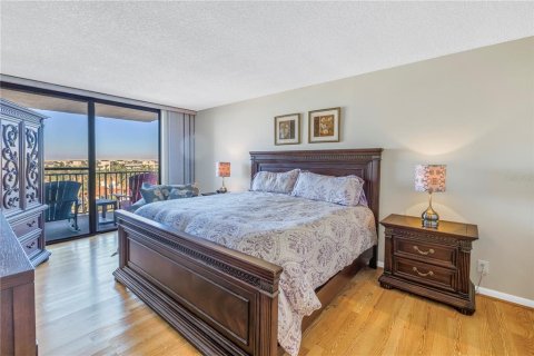 Condo in Saint Petersburg, Florida, 2 bedrooms № 2222426 - photo 16