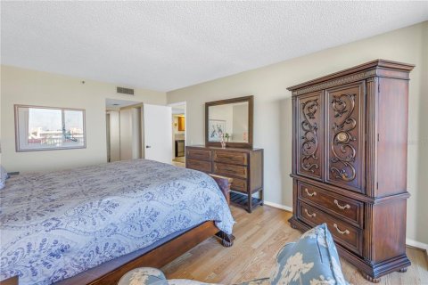 Condo in Saint Petersburg, Florida, 2 bedrooms № 2222426 - photo 19