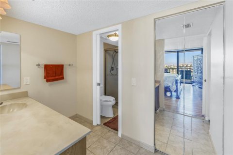 Condo in Saint Petersburg, Florida, 2 bedrooms № 2222426 - photo 20