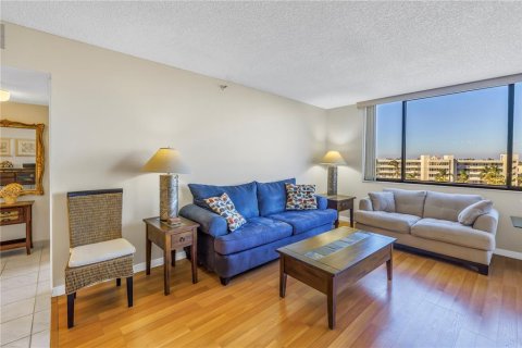 Condo in Saint Petersburg, Florida, 2 bedrooms № 2222426 - photo 13
