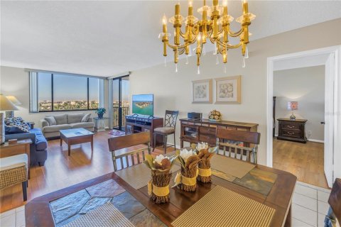 Condo in Saint Petersburg, Florida, 2 bedrooms № 2222426 - photo 9