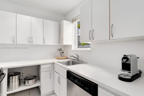 Copropriété à vendre à Miami Beach, Floride: 2 chambres, 88.26 m2 № 2033869 - photo 11