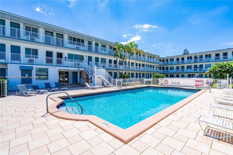 Condo in Miami, Florida, 1 bedroom № 1961433 - photo 5