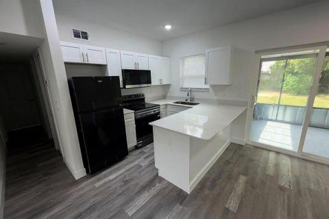 Villa ou maison à louer à Daytona Beach, Floride: 3 chambres, 84.73 m2 № 2398435 - photo 2