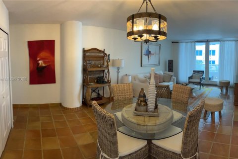 Condo in Miami Beach, Florida, 1 bedroom  № 2012912 - photo 4
