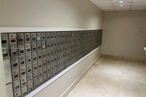 Condo in Miami Beach, Florida, 1 bedroom  № 2012912 - photo 16