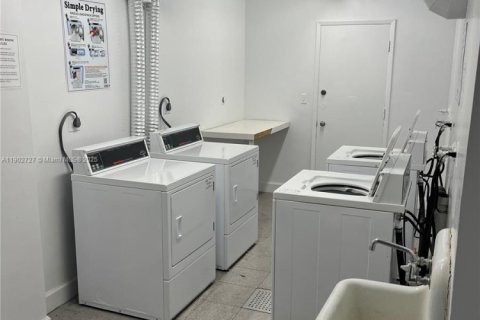 Condo in Miami Beach, Florida, 1 bedroom  № 2012912 - photo 15