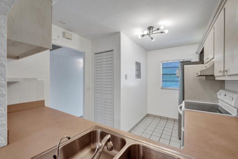 Снять в аренду кондоминиум в Дейви, Флорида 3 комнаты, 102.19м2, № 2086125 - фото 17