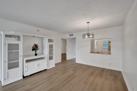 Снять в аренду кондоминиум в Дейви, Флорида 3 комнаты, 102.19м2, № 2086125 - фото 22