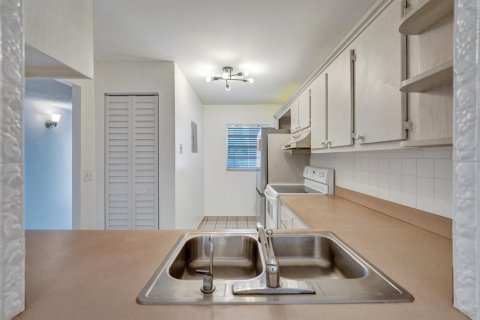 Снять в аренду кондоминиум в Дейви, Флорида 3 комнаты, 102.19м2, № 2086125 - фото 16