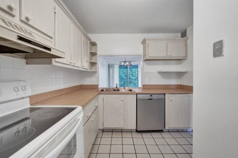 Снять в аренду кондоминиум в Дейви, Флорида 3 комнаты, 102.19м2, № 2086125 - фото 14