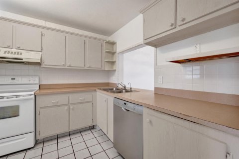 Снять в аренду кондоминиум в Дейви, Флорида 3 комнаты, 102.19м2, № 2086125 - фото 9