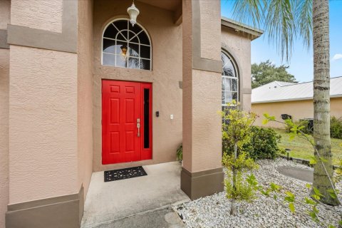 House in Port St. Lucie, Florida 4 bedrooms, 216.93 sq.m. № 2394838 - photo 3