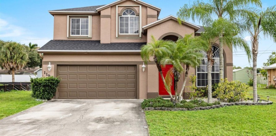 House in Port St. Lucie, Florida 4 bedrooms, 216.93 sq.m. № 2394838