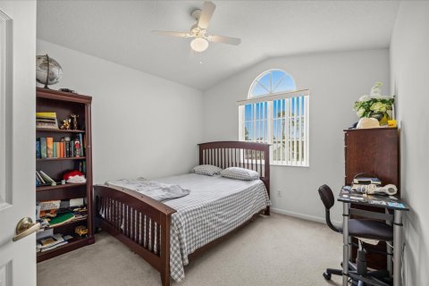 House in Port St. Lucie, Florida 4 bedrooms, 216.93 sq.m. № 2394838 - photo 28