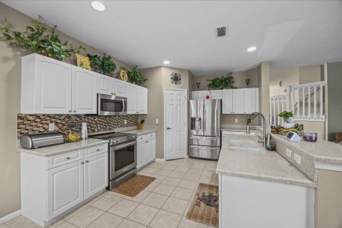 House in Port St. Lucie, Florida 4 bedrooms, 216.93 sq.m. № 2394838 - photo 13