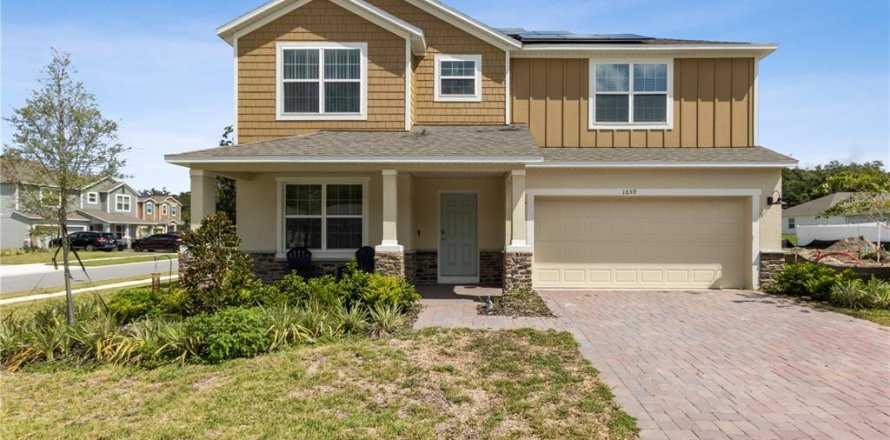 House in DeLand, Florida 5 bedrooms, 290.69 sq.m. № 1894652