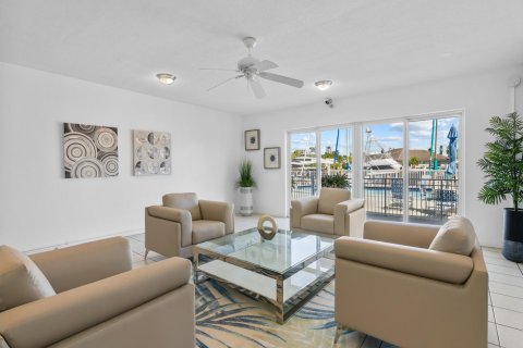 Condominio en venta en Fort Lauderdale, Florida, 1 dormitorio, 52.95 m2 № 1120131 - foto 1