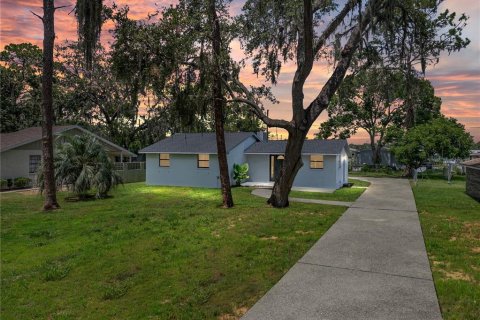 House in Zephyrhills, Florida 3 bedrooms, 106.28 sq.m. № 1884182 - photo 1