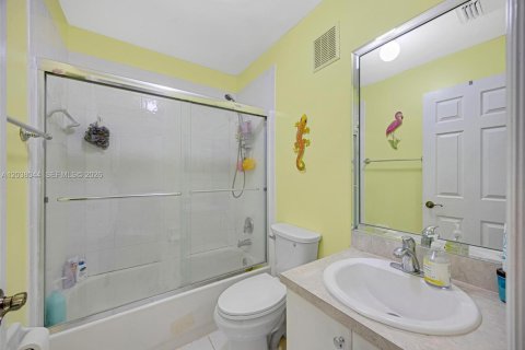 Купить таунхаус в Хомстед, Флорида 7 комнат, 171.5м2, № 2186335 - фото 10