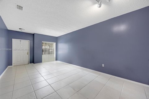 Купить таунхаус в Хомстед, Флорида 7 комнат, 171.5м2, № 2186335 - фото 3