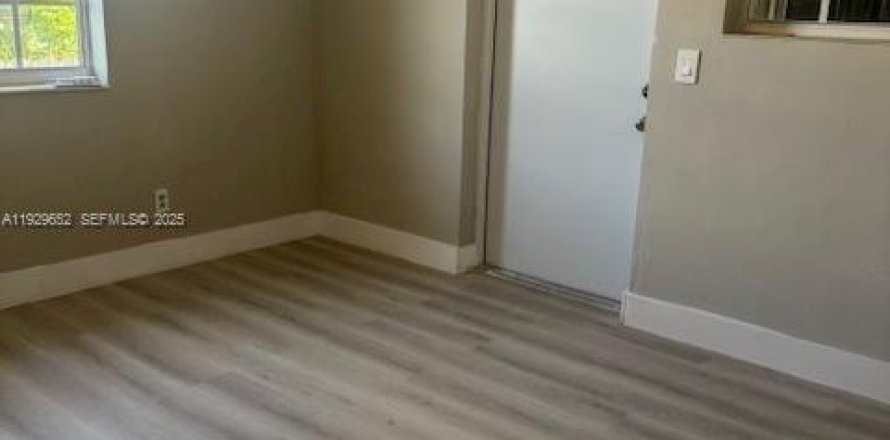 Propiedad comercial en Hialeah, Florida 1 dormitorio, 163.14 m2 № 1988565