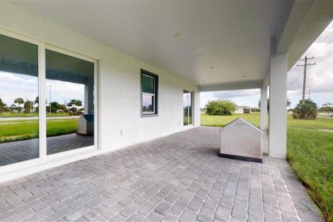 House in Port Charlotte, Florida 4 bedrooms, 177.81 sq.m. № 1637693 - photo 19